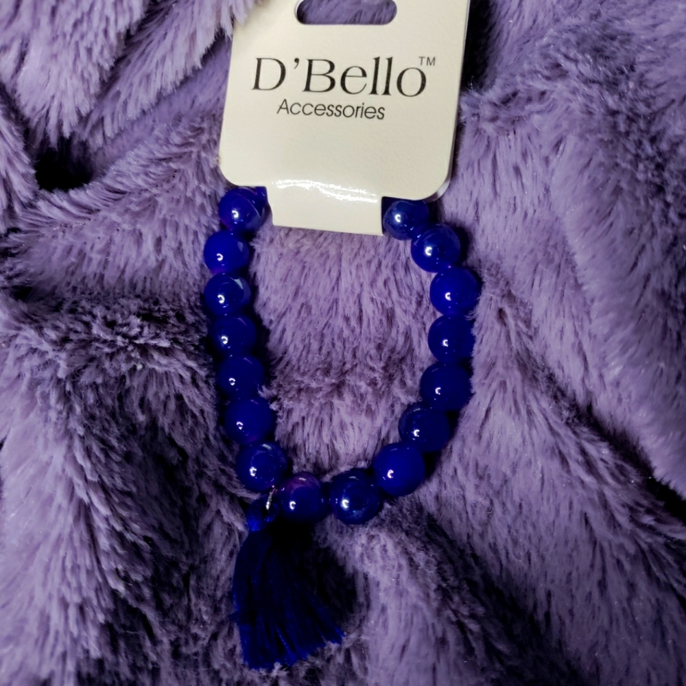 Stretchy blue beaded bracelet